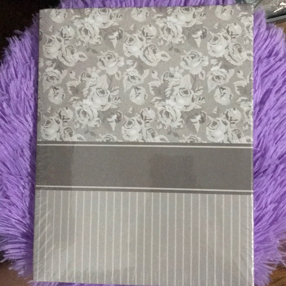 Sealed Wedding photo album 100 photos 4” x 6” - Picture 2 of 2